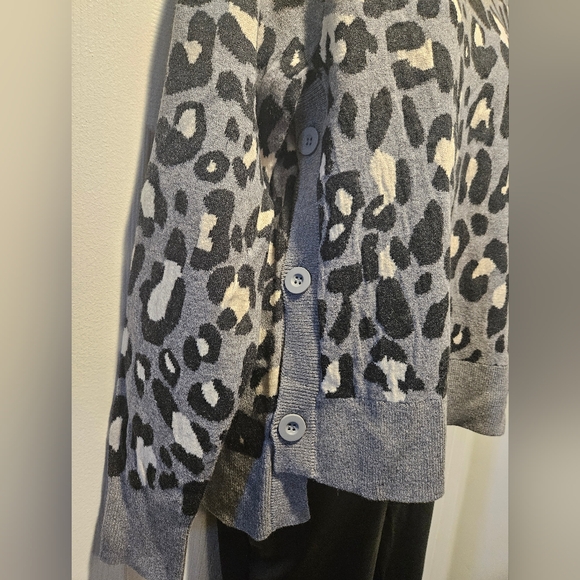 NWT Stella & Dot Leopard Print Sweater. Medium. - Picture 2 of 3
